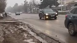 Грязь на дороге по ул.Байтик Баатыра. Видео Грязь на дороге по ул.Байтик Баатыра. Видео