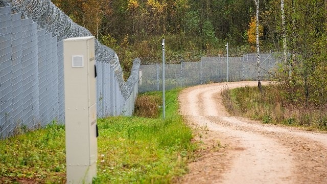 Latvia completes 280-kilometer fence on border with Russia