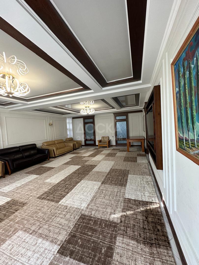 Сдаю дом 8-ком. 550кв. м., этаж-2, 7-сот., стена кирпич, мира/магистраль.