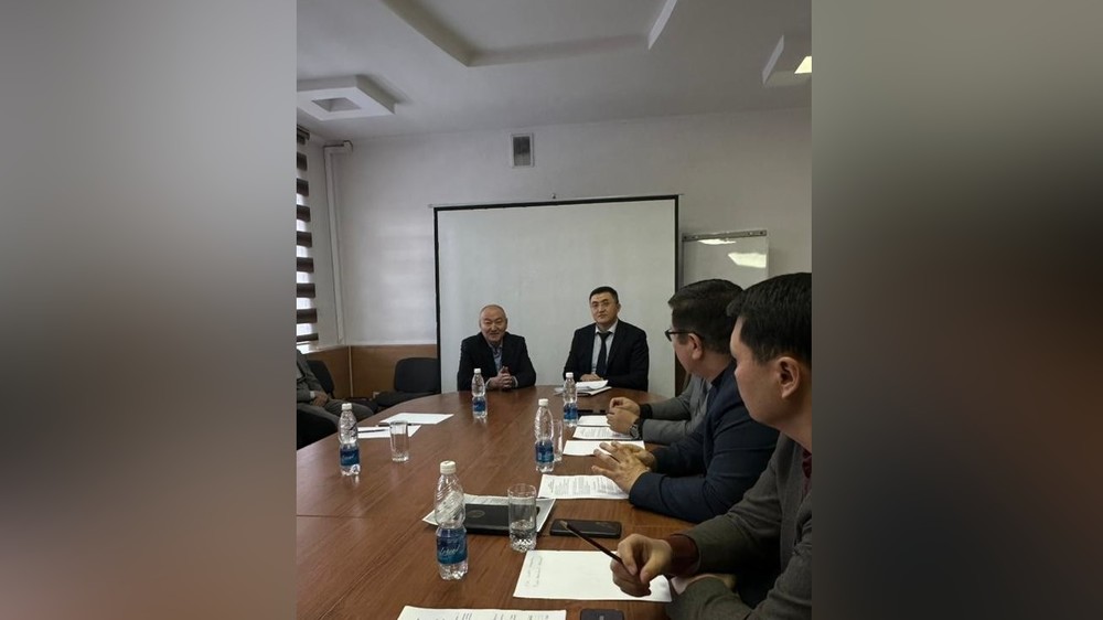 слева направо: Алманбек Исмаилов, Алмазбек Примов