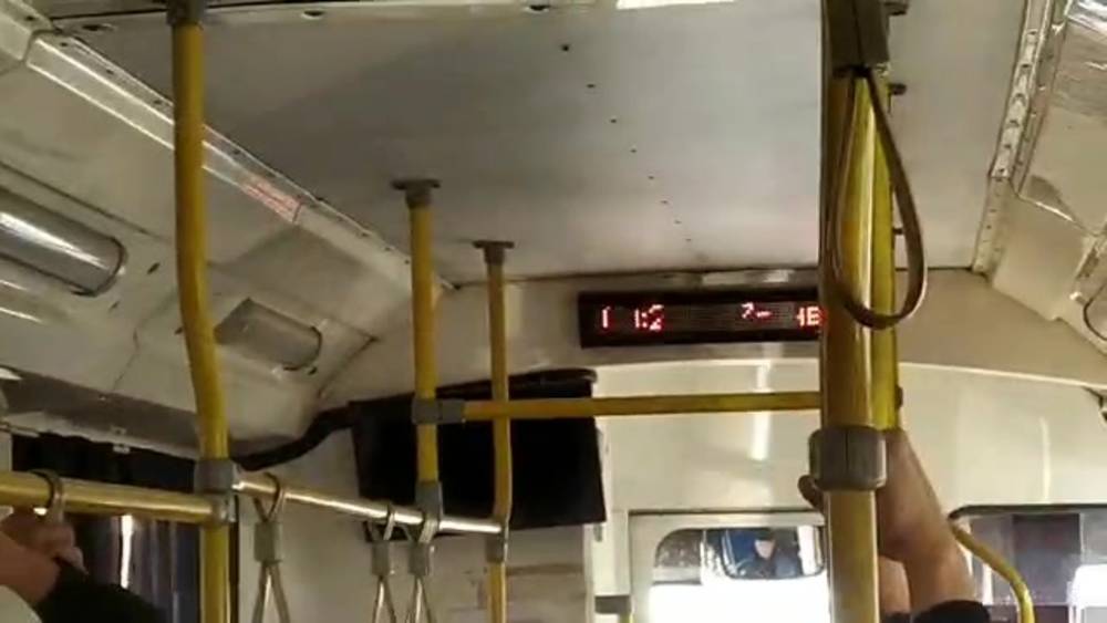 В Оше в троллейбусах объявляют остановки. Видео горожанина