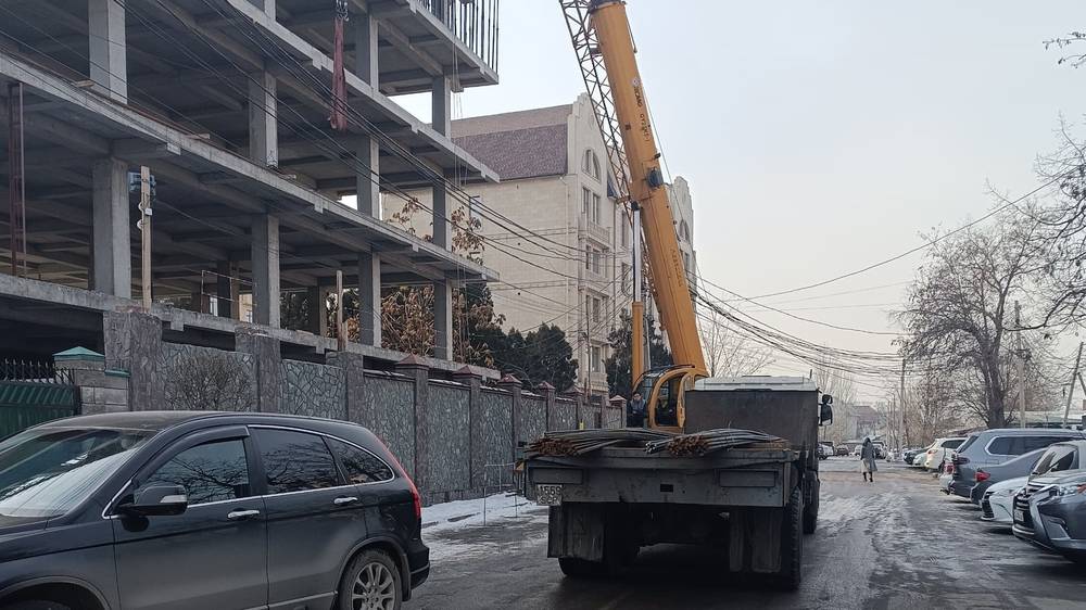Стройтехника перекрыла дорогу по Мичурина. Фото