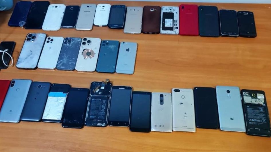 Изъятые в колонии телефоны // Архивное фото