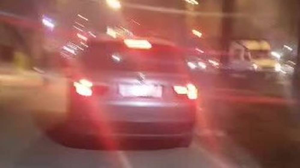 BMW X5 задним ходом едет по велодорожке и тротуару. Видео