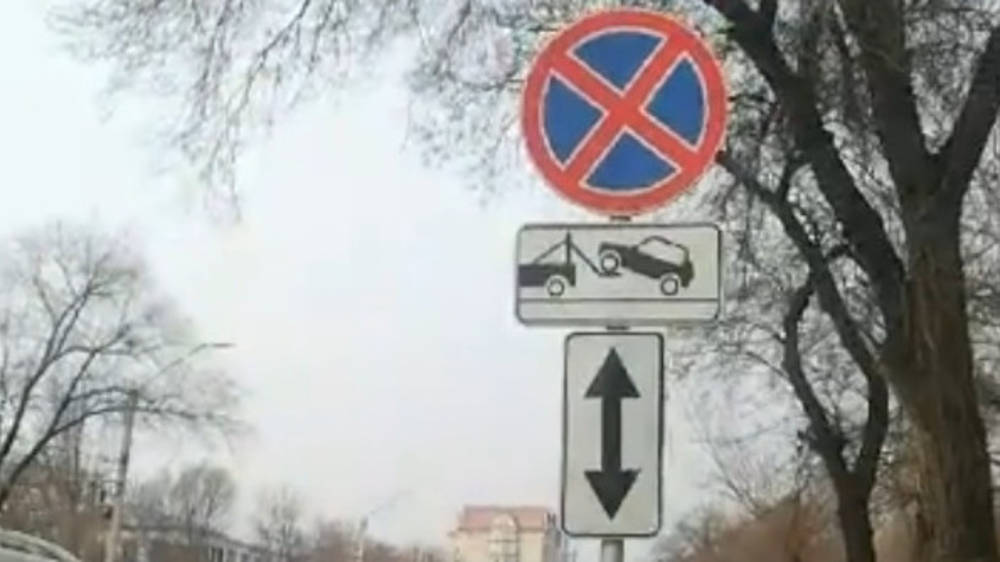 На Боконбаева водители паркуются в неположенном месте. Видео горожанина