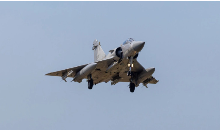 Истребитель Mirage 2000
