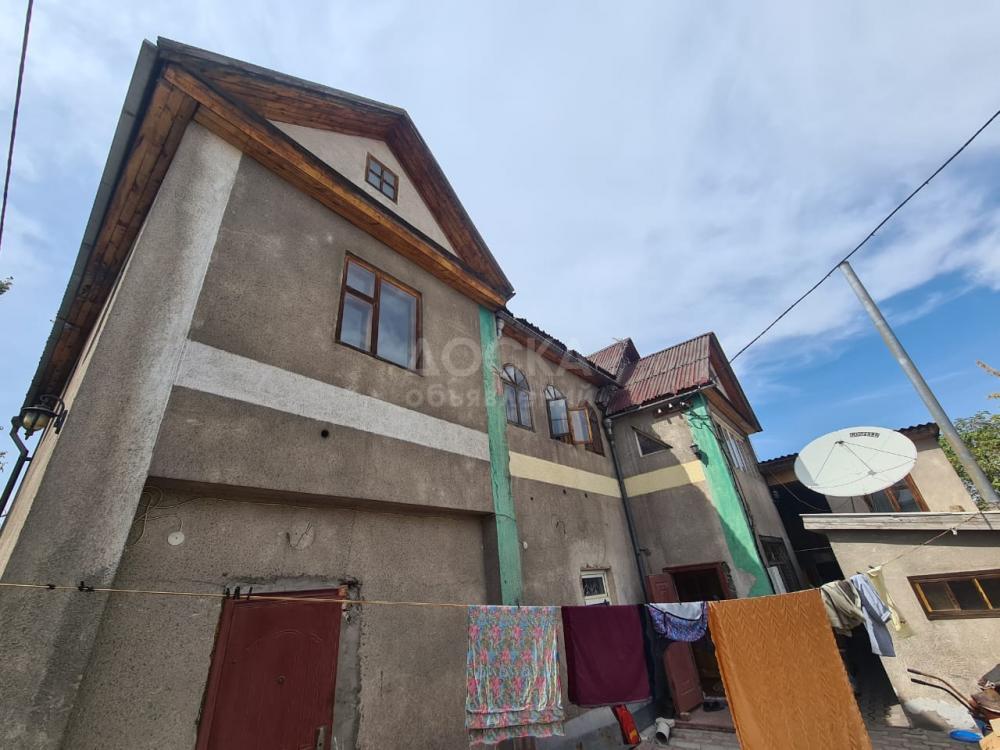 Продаю дом 11-ком. 185кв. м., этаж-2, 3-сот., стена кирпич, район Кызыл Аскера.