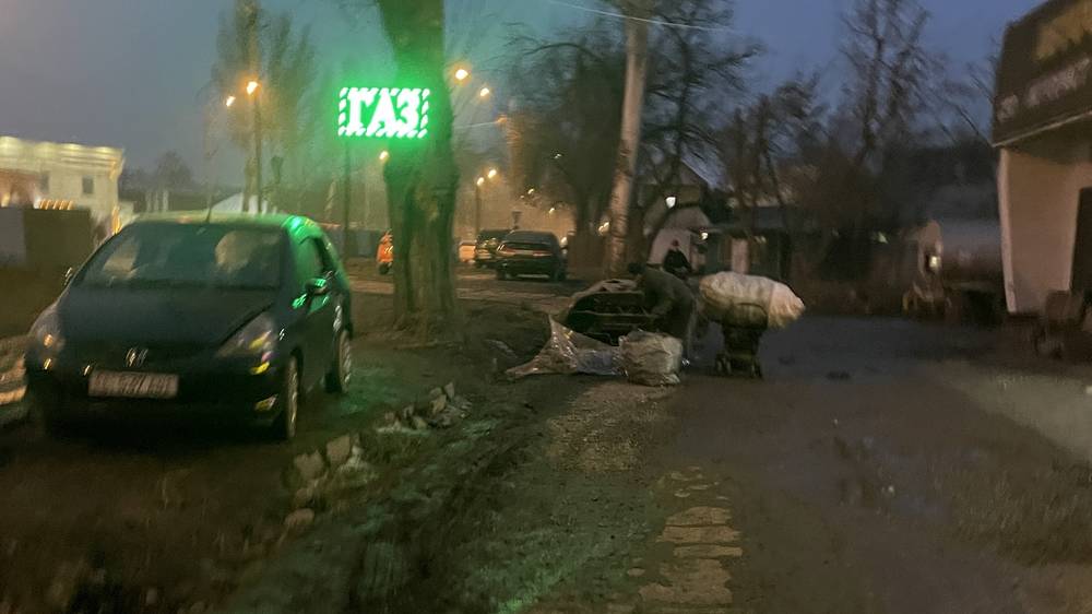Законно ли на улице Фучика продают газ? - горожанин