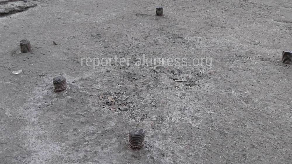 Железные штыри на остановке на Айтматова убрали после жалобы горожанина. Фото мэрии