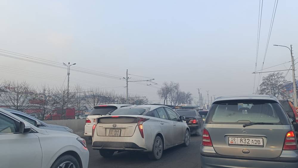 Пробка на Жибек Жолу утром. Фото