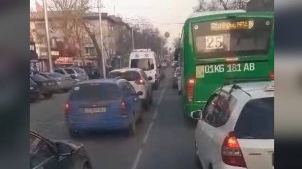 «Умные светофоры» в Бишкеке создают еще больше пробок, - житель столицы