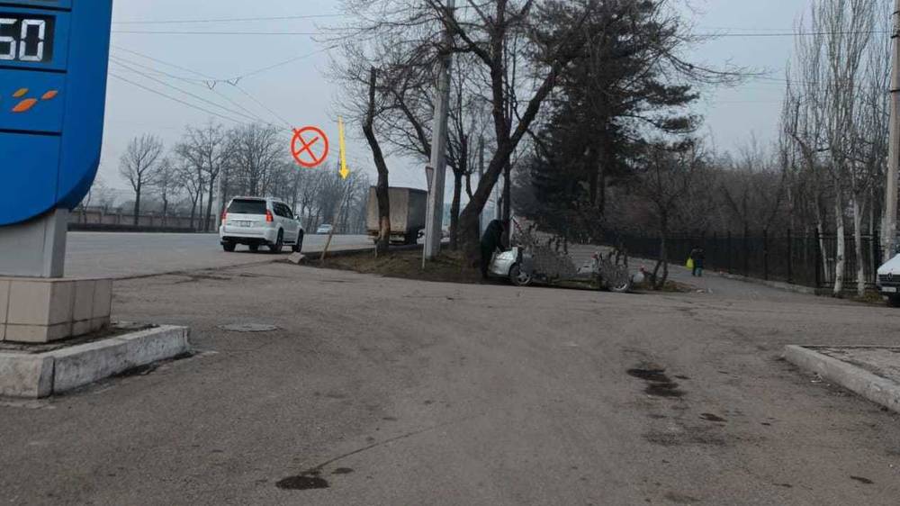 Горожанин просит вернуть дорожный знак «Стоянка запрещена» на Жибек Жолу