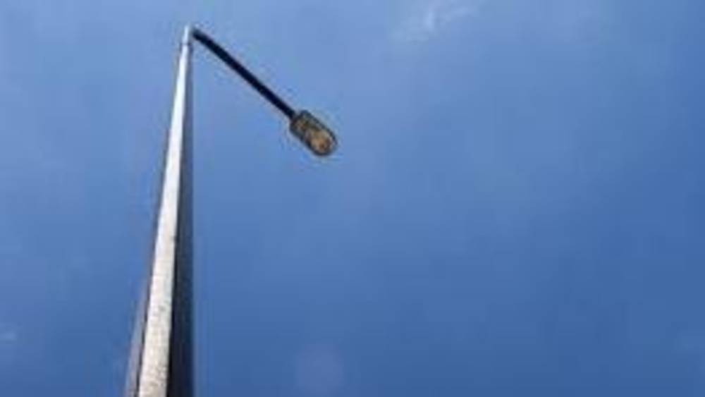 Освещение на Ахунбаева—Чортекова отключается рано, - горожанин