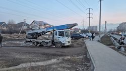 Зеленая зона в Джале превращается в парковку. Фото