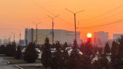 Красивый рассвет в Бишкеке. Фото