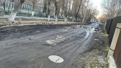 Дорога возле школы №46 в грязи и в лужах. Ответ мэрии