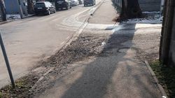 Как заделали яму на тротуаре по Дзержинского после многочисленных жалоб горожанина. Фото