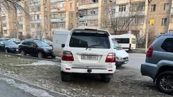 Муниципальная инспекция выехала в 12 мкр, но «Крузака» в зеленой зоне уже не было. Фото