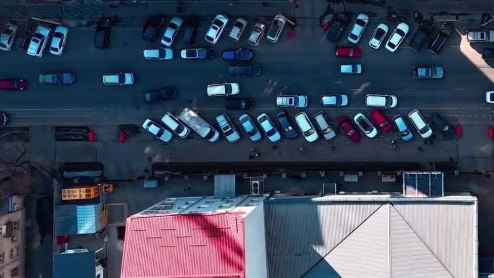 Как выглядит парковка «Юрфы» с птичьего полёта. Видео