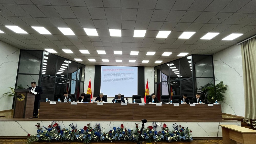 (слева-направо) Тимур Орозалиев, Назгуль Усенова, Насипбек Керимов, Таалайбек Ибраев, Нурлан Садыков