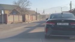 Грузовые авто разносят грязь по дороге на ул.Кустанайской. Видео