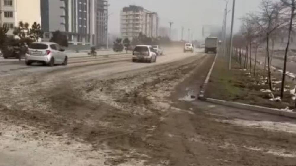 Как выглядит дорога на Южной магистрали из-за грузовых авто. Видео