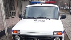 Милиционера оштрафовали на 1000 сомов за парковку в неположенном месте