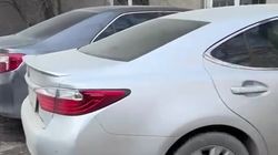 «Камри» со штрафами 5700 сомов припаркована в зеленой зоны на ул.Чокморова. Видео горожанина