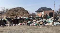 «Тазалык» убрал гору мусора возле дома по Фучика