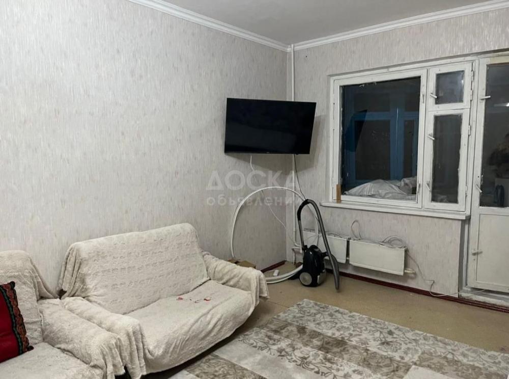 Продаю 1-комнатную квартиру, 34кв. м., этаж - 2/12, Восток-5.