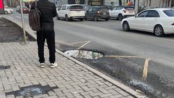 На улице Московская образовалась яма, - горожанин