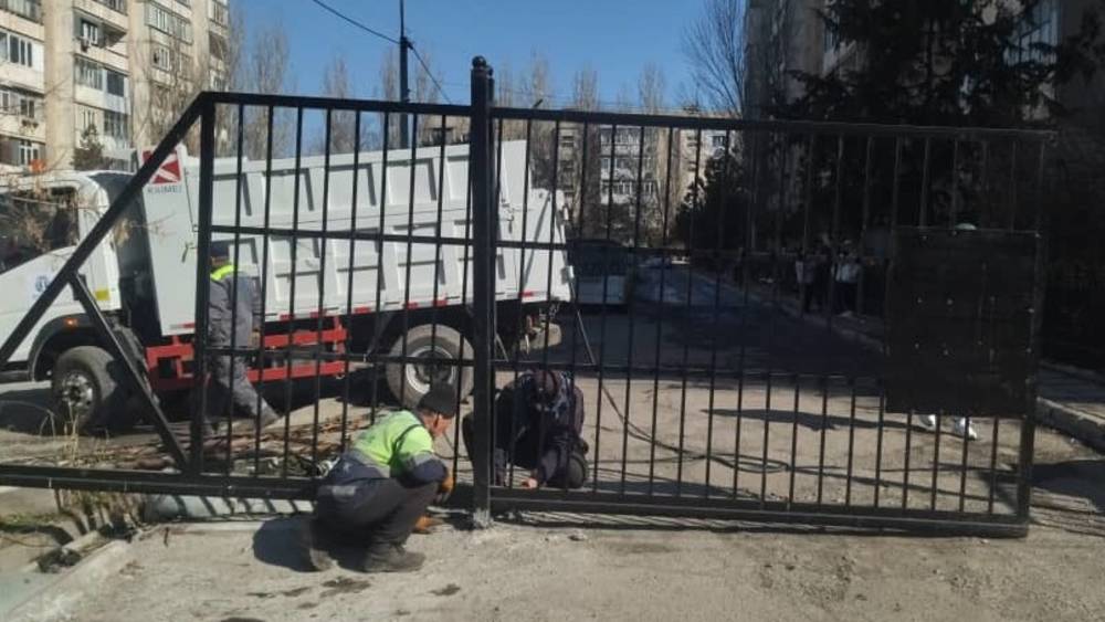 Железные ворота в 5 мкр демонтировали после жалобы горожанина. Фото мэрии