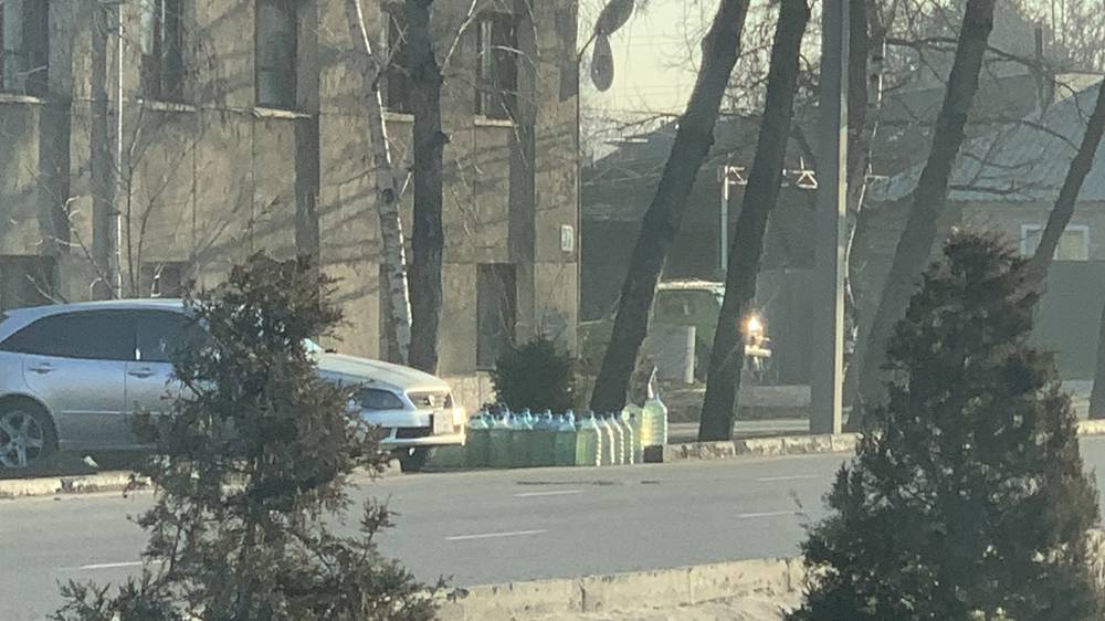 Утром на Профсоюзной снова продают ГСМ. Фото