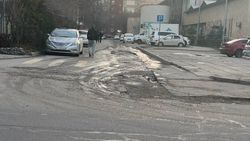 В мэрии рассказали, зачем перекопали дороги на Тоголок Молдо