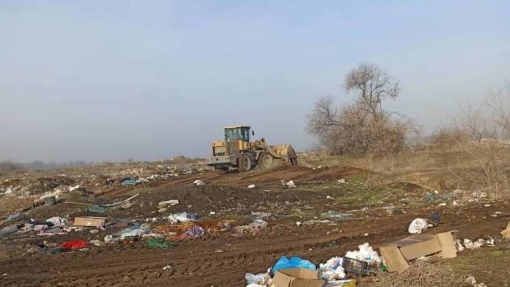 Стихийную свалку в Мраморном убрали после жалобы жителя. Видео