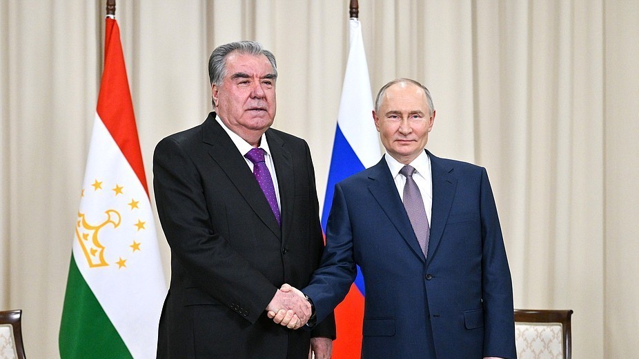 Эмомали Рахмон и Владимир Путин // Архивное фото