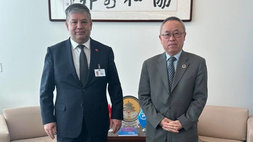 Равшанбек Сабиров и Ли Цзюньхуа