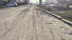 «Тазалык» так и не убрал грязь на тротуаре по Южной магистрали. Фото