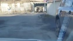 Водитель просит провести капремонт дороги в Юг-2. Видео