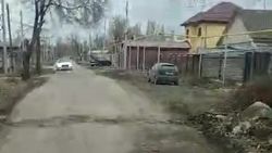 Водитель автобуса №105 жалуется на состояние дороги в Новопокровке. Видео