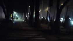 На тротуаре и велодорожке на Айтматова нет освещения. Ответ мэрии
