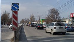 Огромная пробка наблюдается на Жибек Жолу—Курманжан Датки