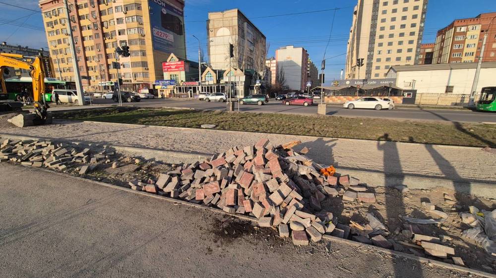 Участок тротуара в Джале начали ремонтировать. Фото