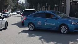 Беспорядочная парковка на Тыныстанова на глазах у патрульных. Видео горожанина