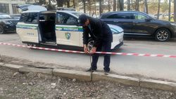 Мэрия повторно огородила зеленую зону в 8 мкр красной лентой. Фото