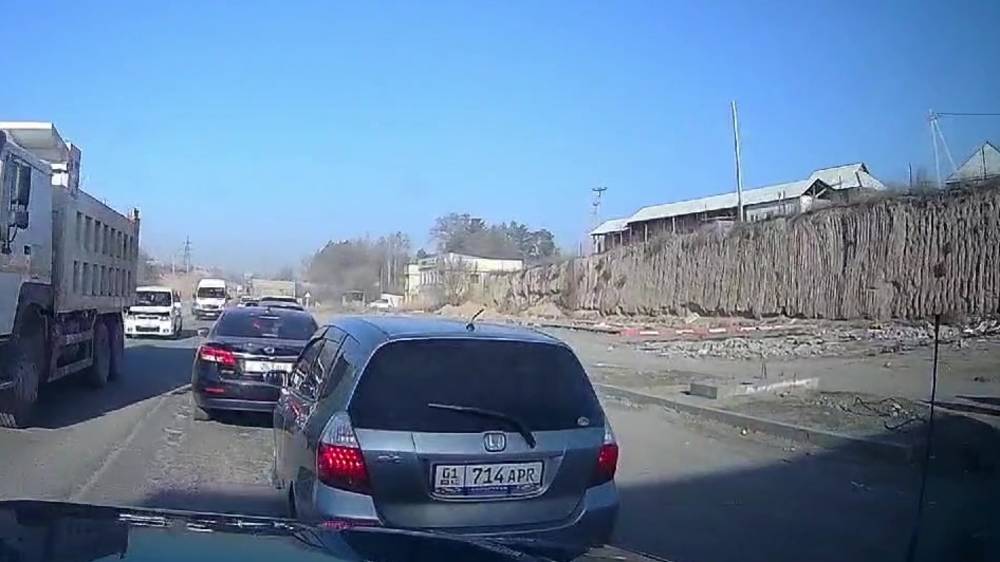 «Подрезал и даже не извинился». Горожанин жалуется на водителя «Фита». Видео