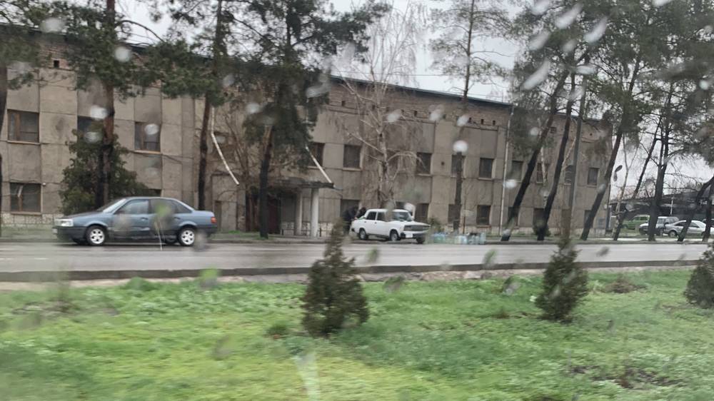 Утром на Профсоюзной снова продают бензин. Фото горожанина