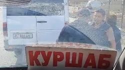 В Оше водители маршруток едва не подрались из-за одного пассажира. Видео