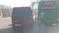 Бус сильно коптит. Видео горожанина