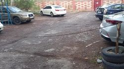 Законно ли в 11 мкр огородили проход в детсад и устроили парковку? Видео горожанина